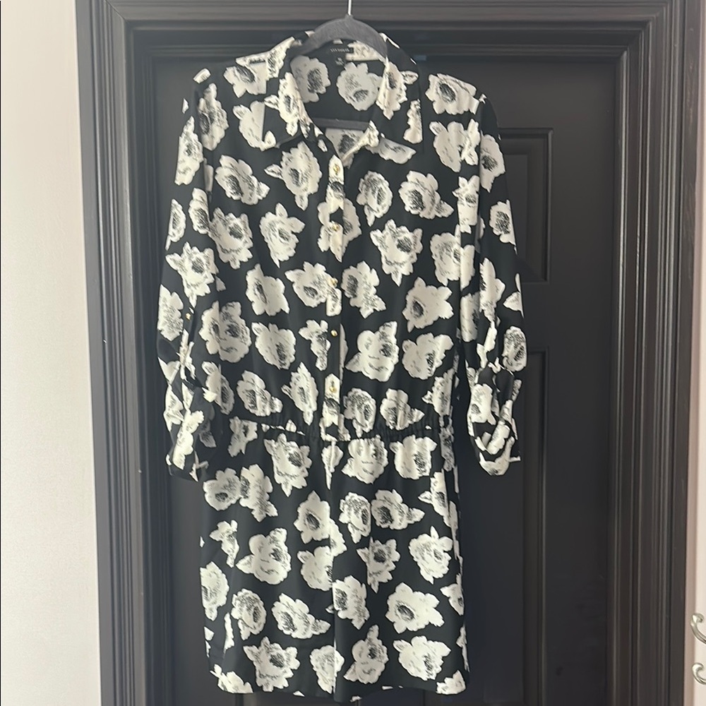 Ann Taylor shorts romper. Floral Black and cream